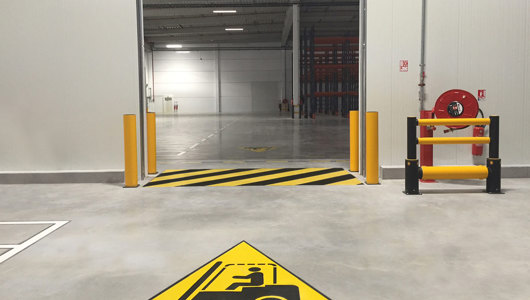 industrial bollard safety Guardrail protection in warehouse