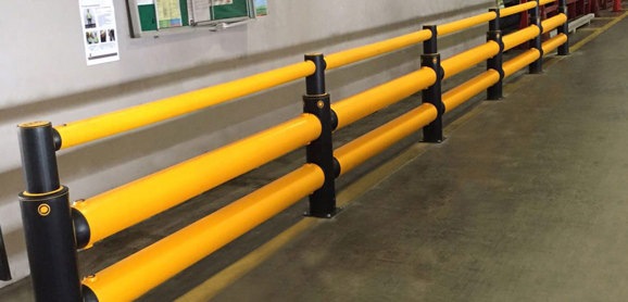 iFlex Double Traffic+ flexible polymer with pedestrian safety Guardrail at warehouse