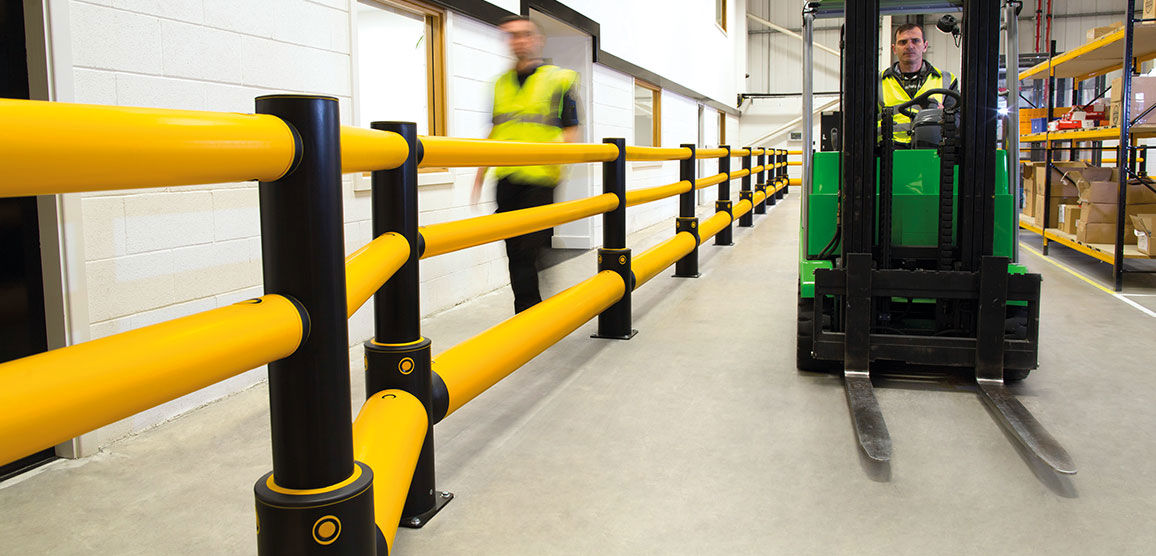 Single Traffic + 2 rail flexible polymer with pedestrian safety Guardrail in factory