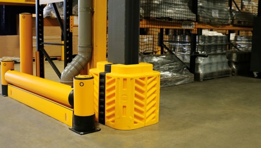 Column Guard protection Guardrail in warehouse